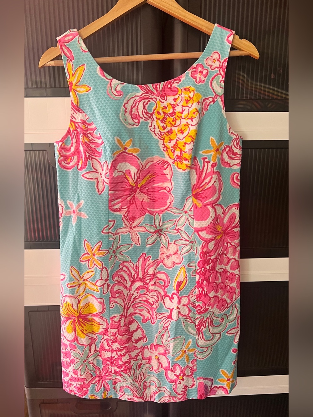 Lilly Pulitzer Dress with Floral Print and Pineapple Zipper HAS A FLAW Sz 6